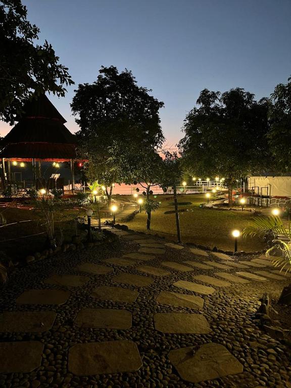 Garden pathways at Riverbells Resort